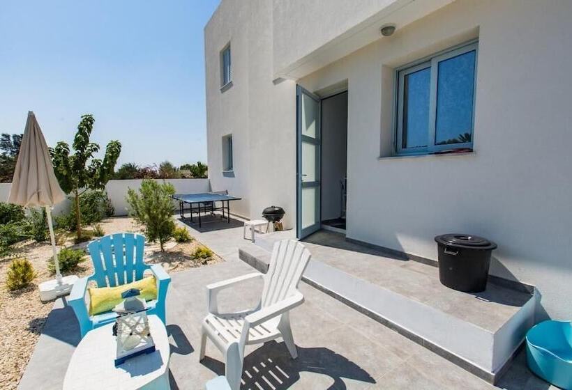 פנסיון Blue Diamond Villas