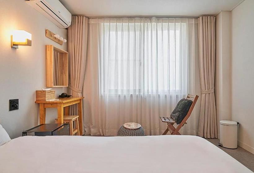 Pensione Butler:lee Railparkcaters To Women