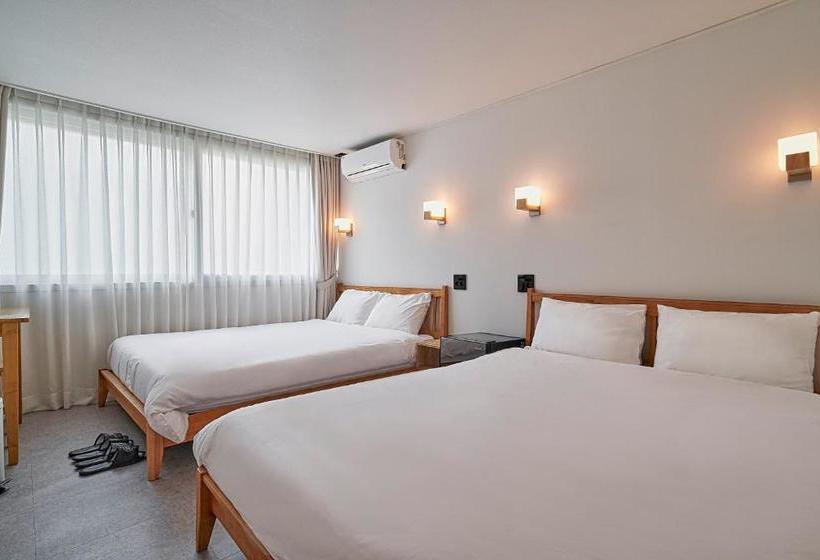 Pensione Butler:lee Railparkcaters To Women