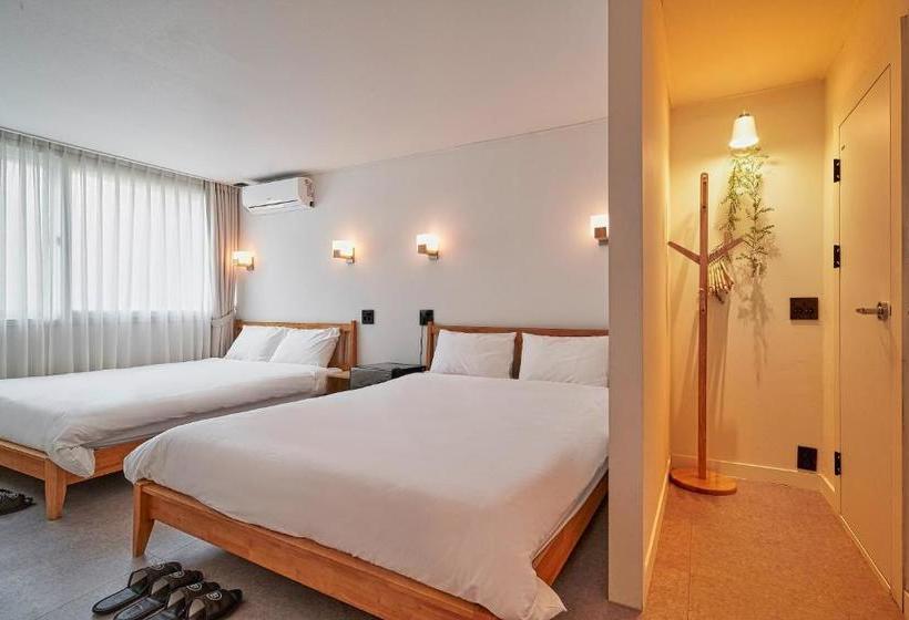 Pensione Butler:lee Railparkcaters To Women