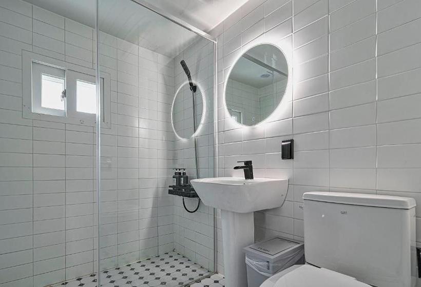 Pensione Butler:lee Railparkcaters To Women