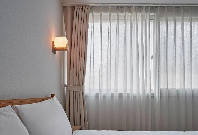 Pensione Butler:lee Railparkcaters To Women