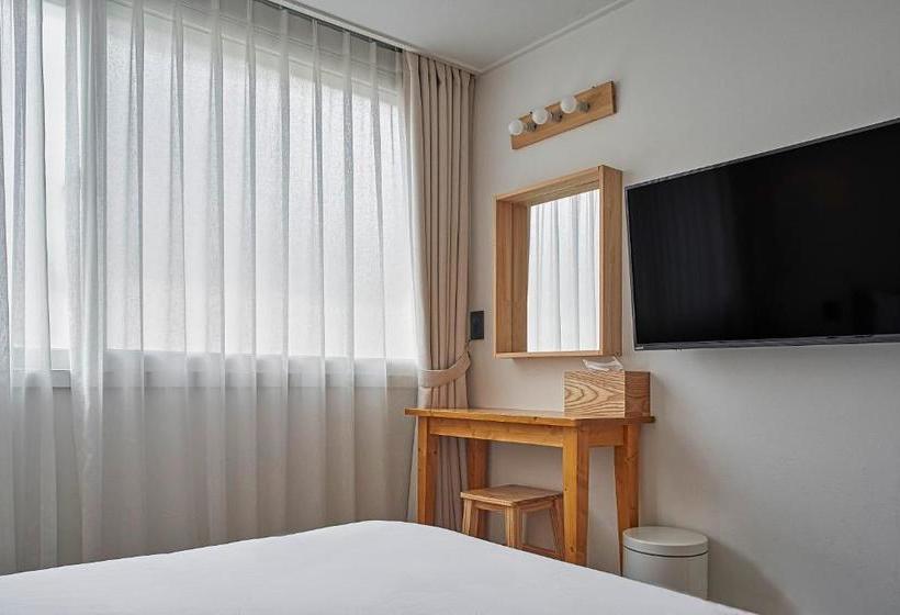 Pensione Butler:lee Railparkcaters To Women