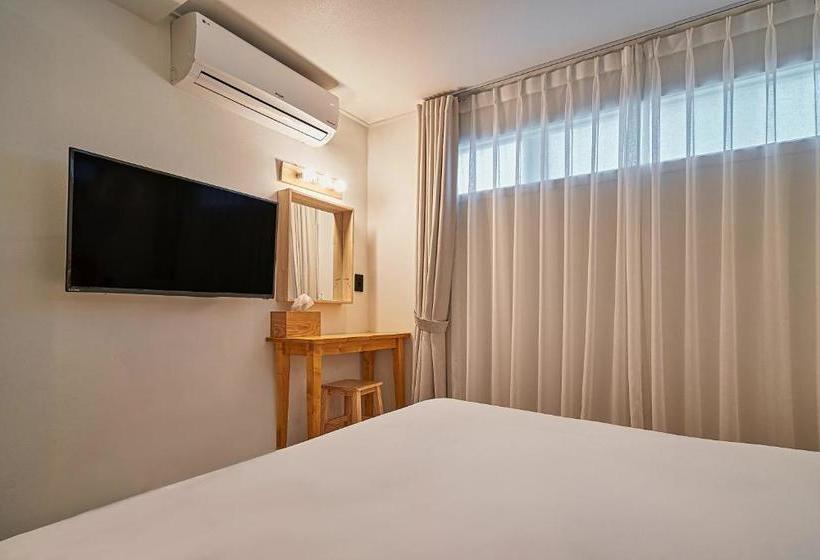 Pensione Butler:lee Railparkcaters To Women