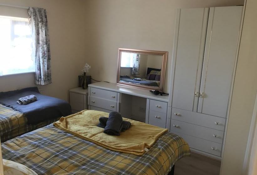 ペンション Courtland House