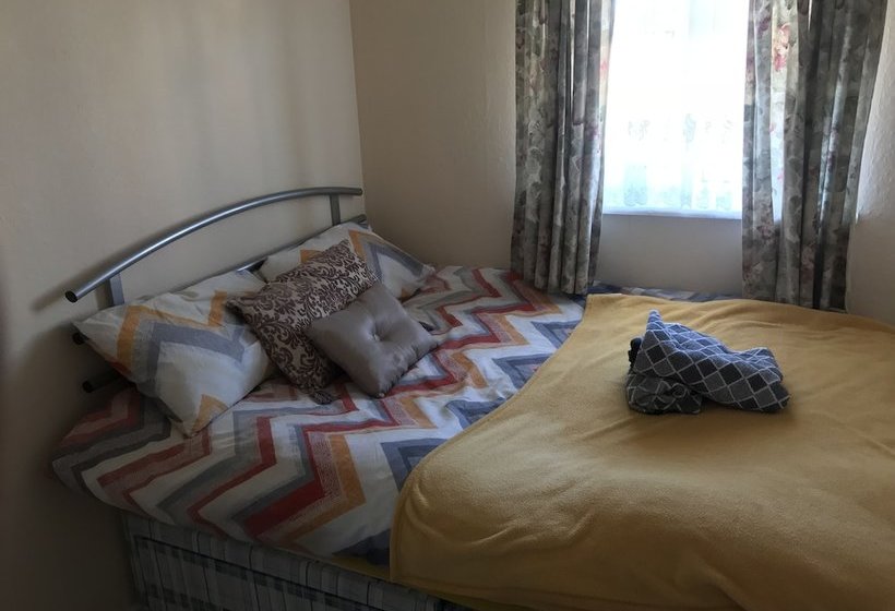 ペンション Courtland House