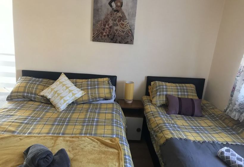 ペンション Courtland House