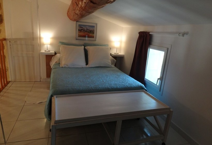 بنسيون Locations Des Alpilles