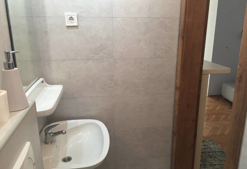 پانسیون Neni Apartments