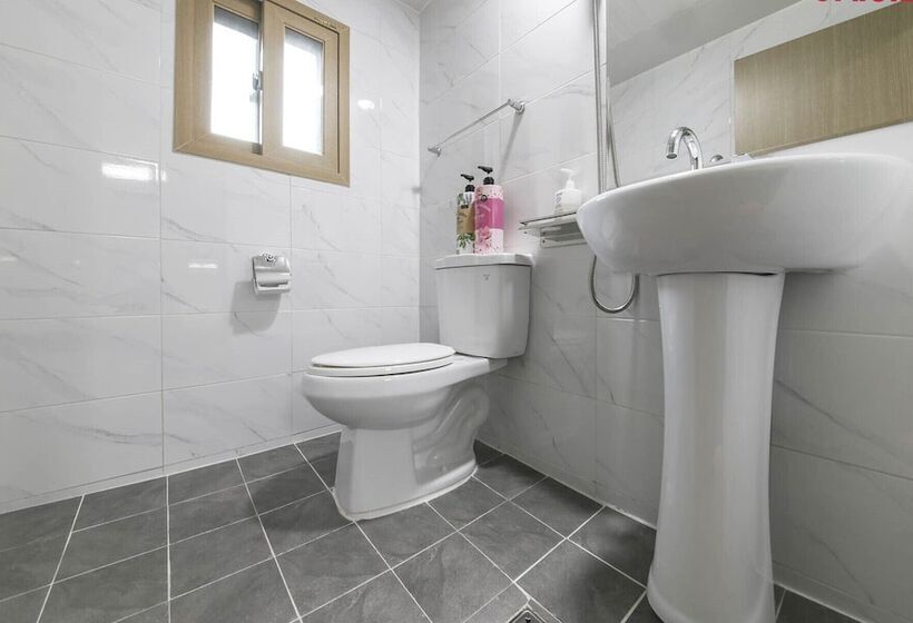 פנסיון Seoul Station R Guesthouse