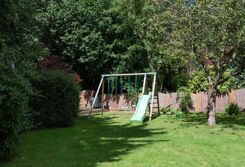 بنسيون The Coachhouse