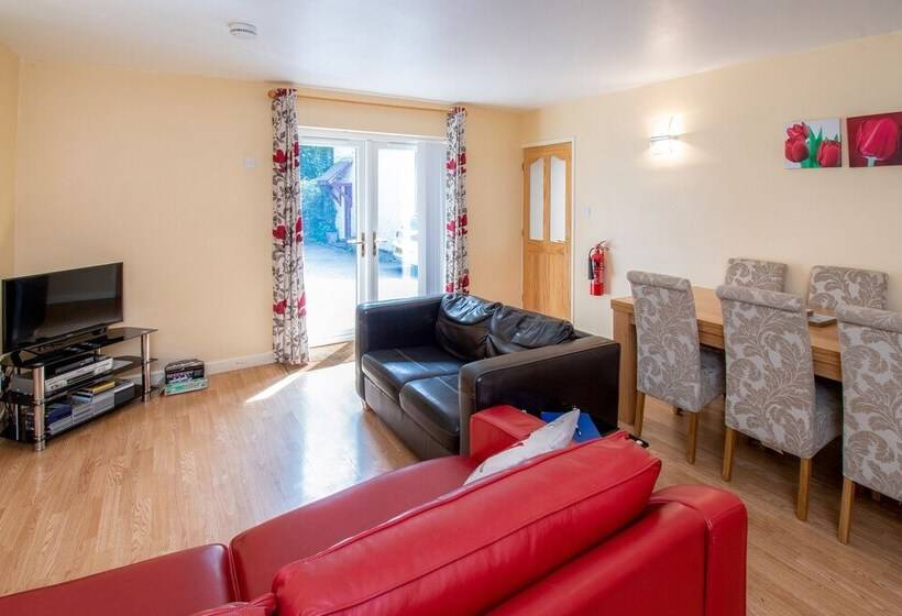 بنسيون The Coachhouse