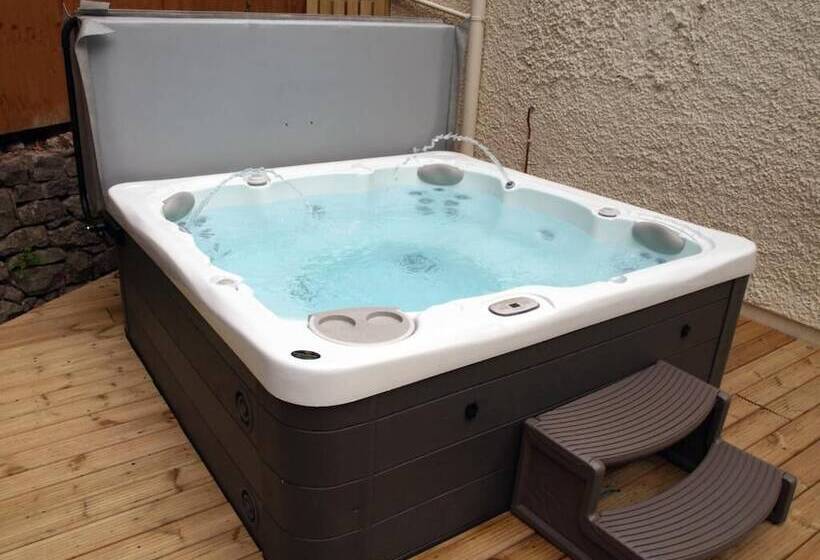 بنسيون The Coachhouse