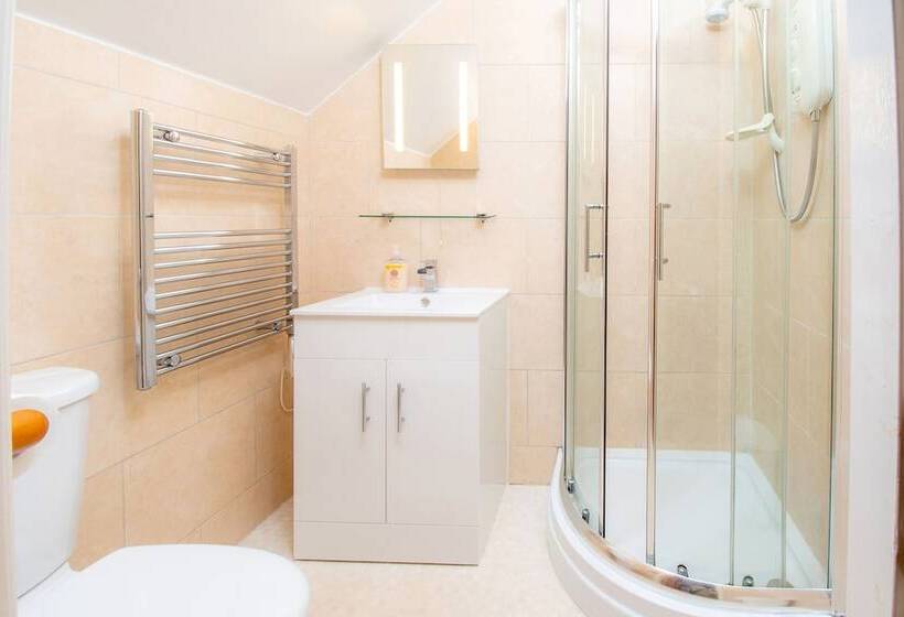 بنسيون The Coachhouse