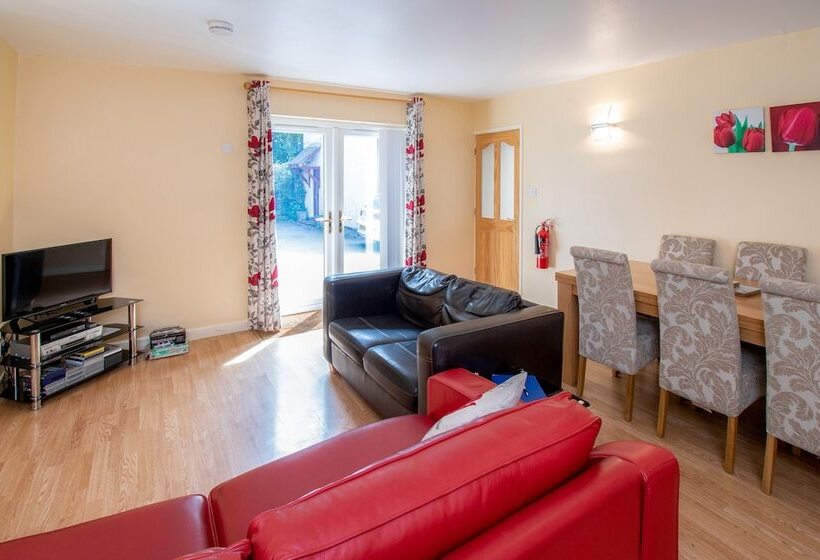 بنسيون The Coachhouse