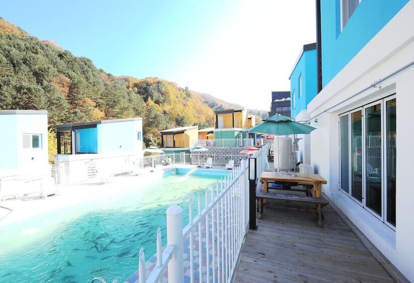 پانسیون World Village Poolvilla