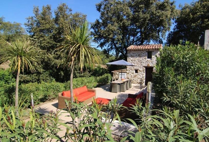 Курорт Hameau Des Claudins