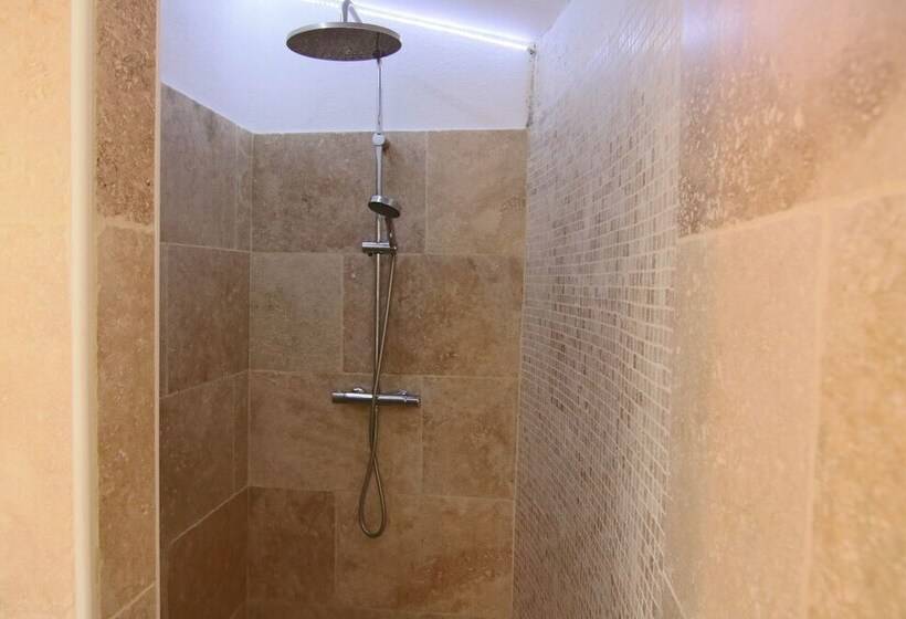 Курорт Hameau Des Claudins