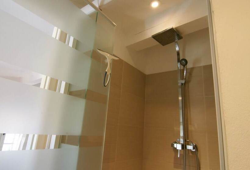 Курорт Hameau Des Claudins