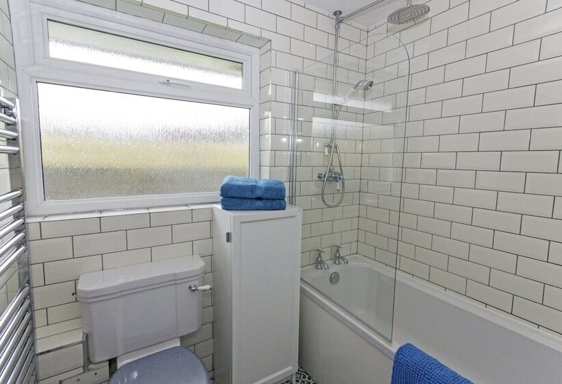 Sandbanks Sleeps 4 Beach Pass & 1 Dog