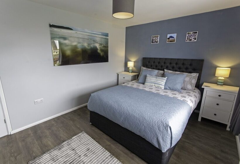 Sandbanks Sleeps 4 Beach Pass & 1 Dog