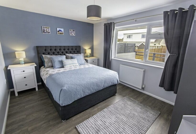 Sandbanks Sleeps 4 Beach Pass & 1 Dog