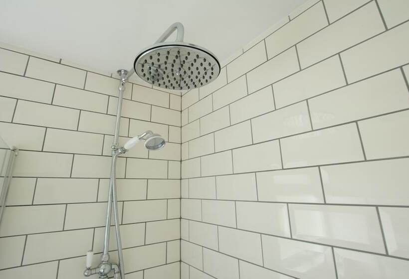 Sandbanks Sleeps 4 Beach Pass & 1 Dog