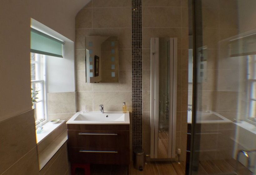 Silver Lining   Cottage By The Sea