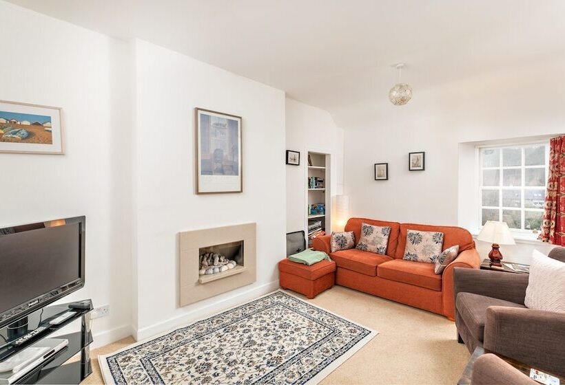 Silver Lining   Cottage By The Sea