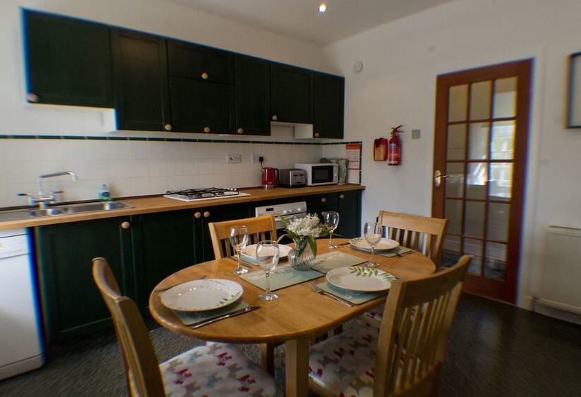 Silver Lining   Cottage By The Sea