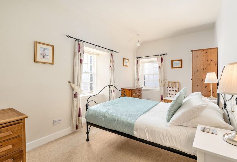 Silver Lining   Cottage By The Sea