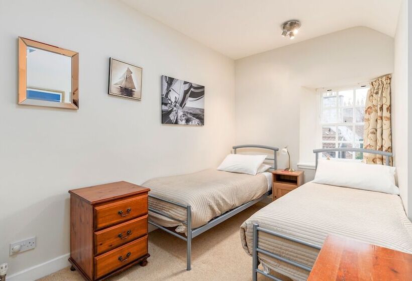 Silver Lining   Cottage By The Sea