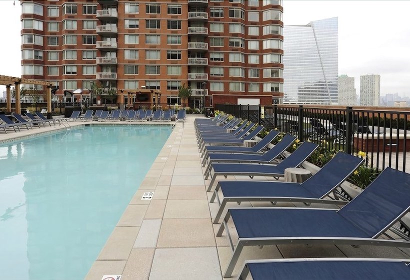 Skyview Luxury Suites New York City