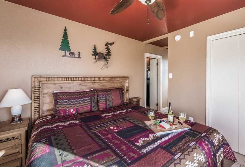 2 Spirit Lodge  Two Bedroom Cabin With Hot Tub