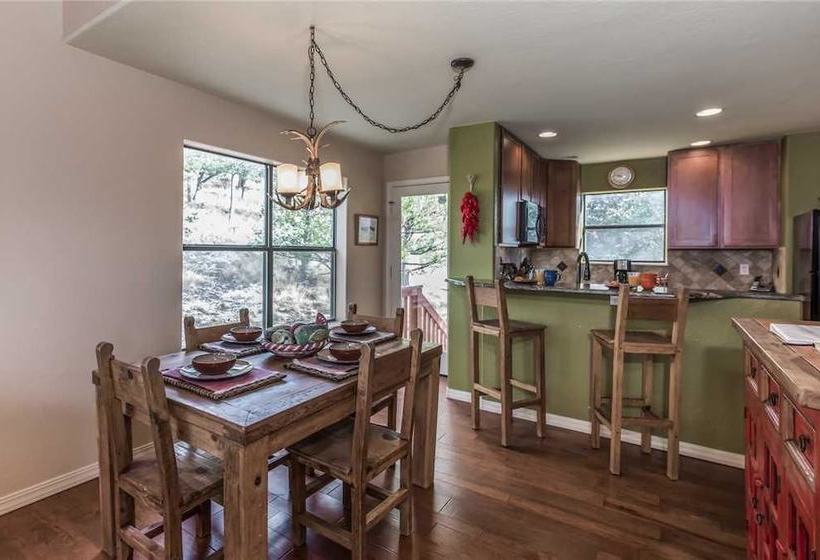 2 Spirit Lodge  Two Bedroom Cabin With Hot Tub