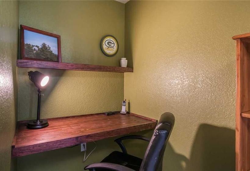 2 Spirit Lodge  Two Bedroom Cabin With Hot Tub