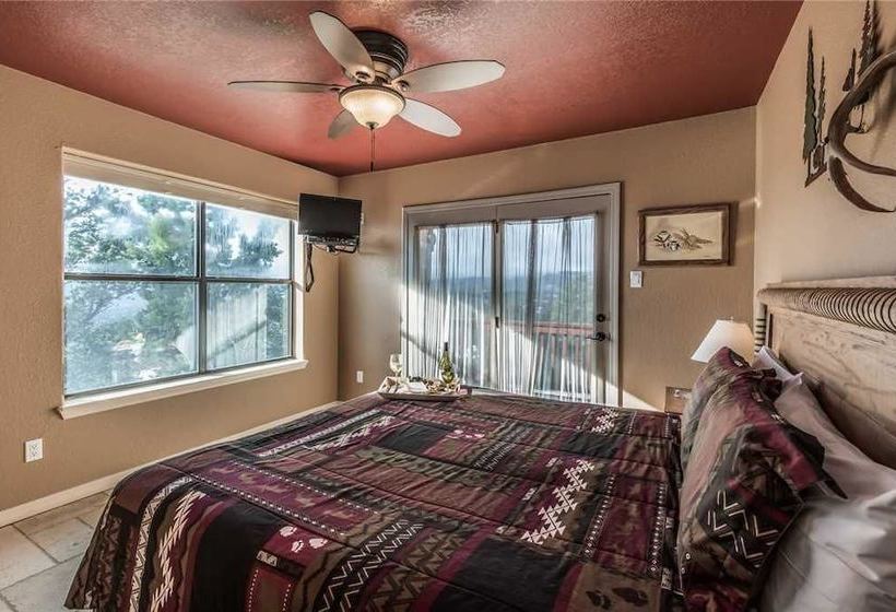 2 Spirit Lodge Two Bedroom Cabin With Hot Tub