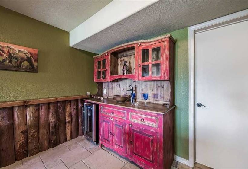 2 Spirit Lodge  Two Bedroom Cabin With Hot Tub