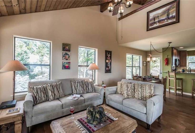 2 Spirit Lodge  Two Bedroom Cabin With Hot Tub