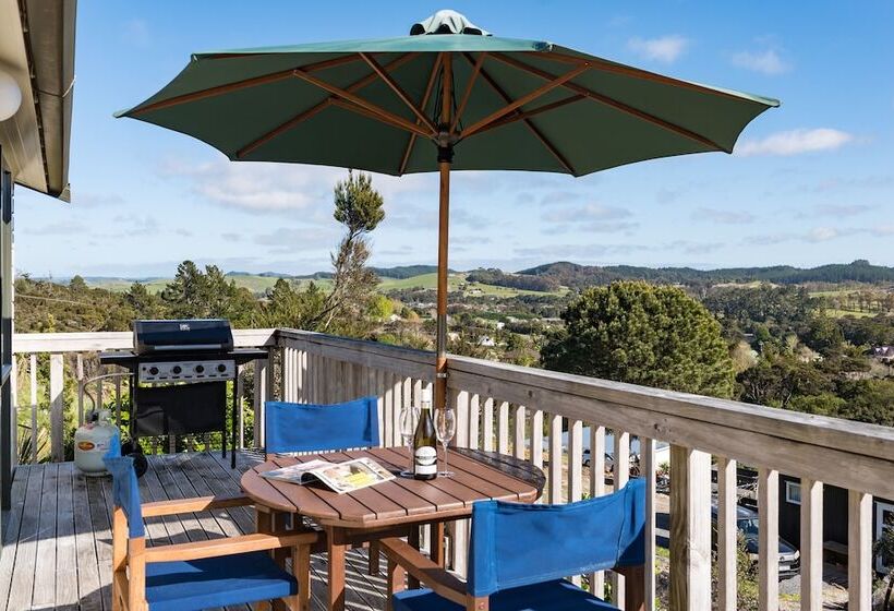 Sunseeker Cottages Motel