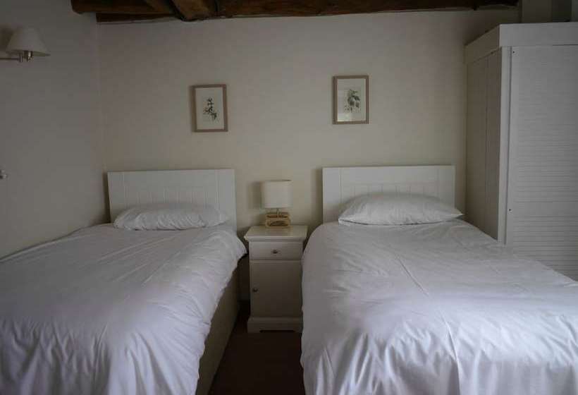 Whitewells Farm Cottages