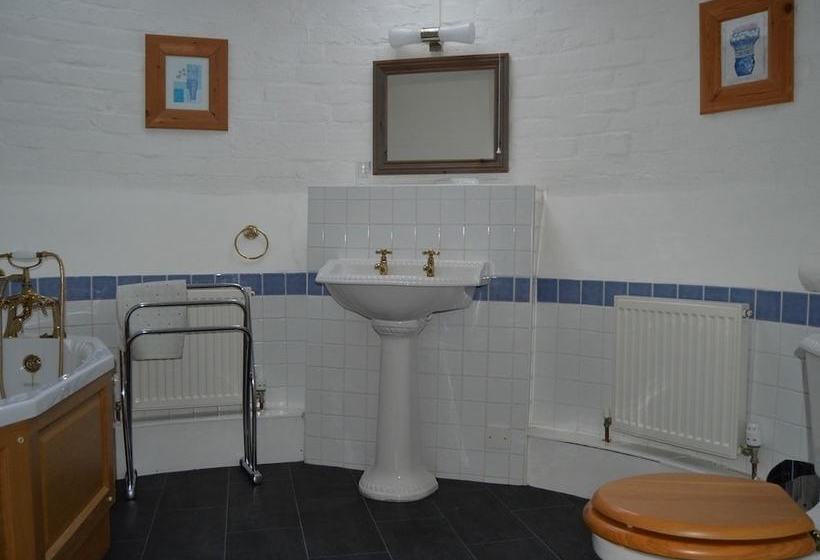 Whitewells Farm Cottages