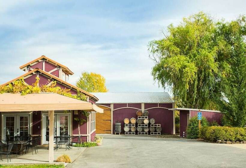 Wine Suite At Rellik House. Winery & Alpaca Farm