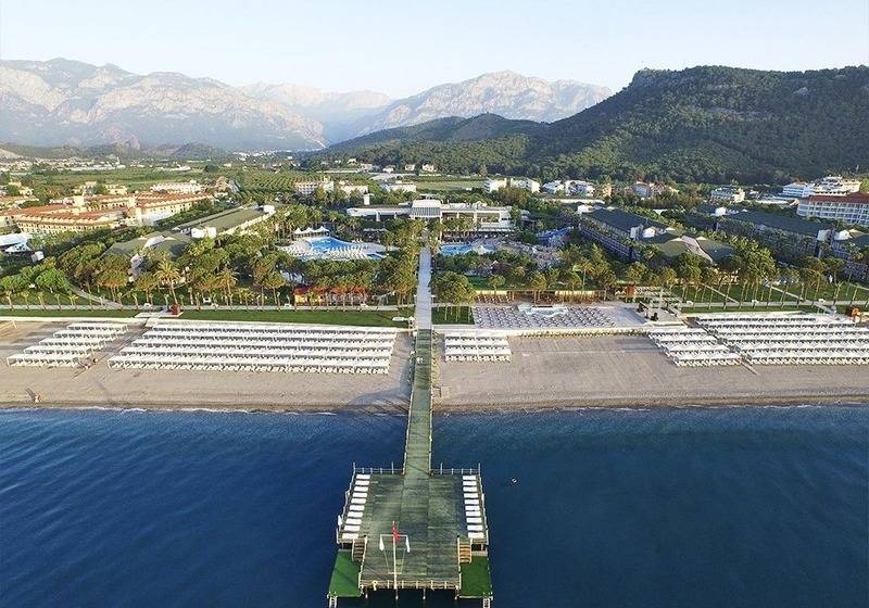 בית מלון כפרי Dobedan World Palace