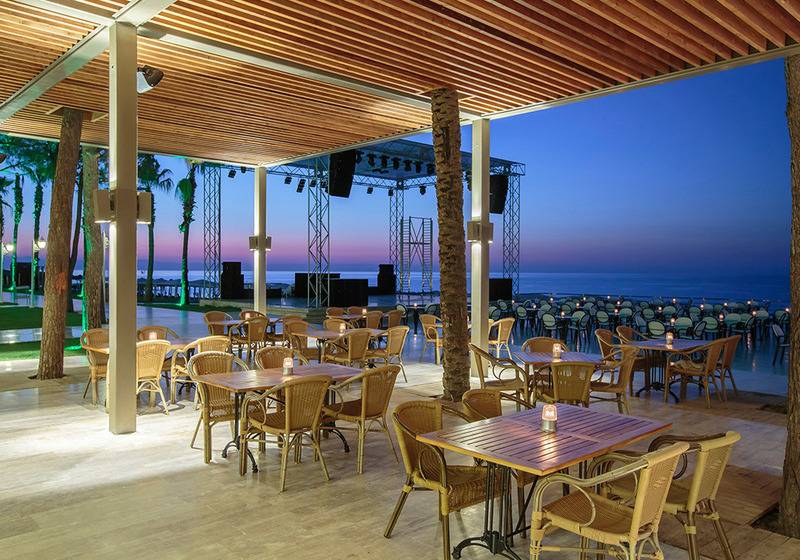 בית מלון כפרי Dobedan World Palace