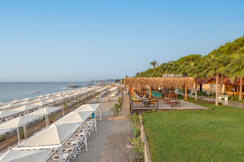 בית מלון כפרי Dobedan World Palace