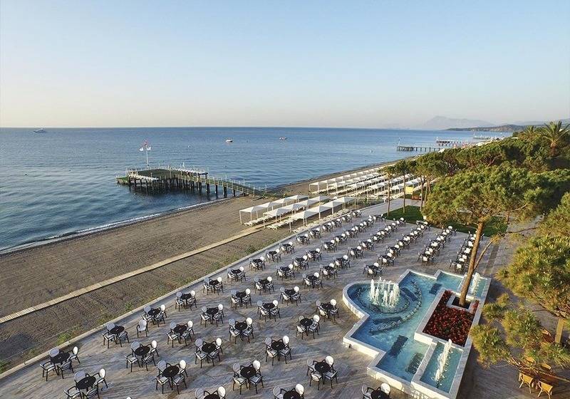 בית מלון כפרי Dobedan World Palace