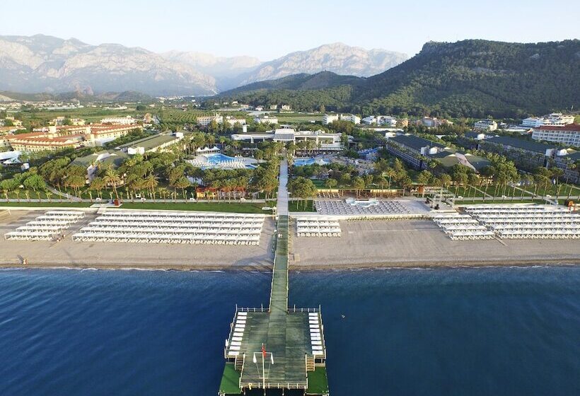 בית מלון כפרי Dobedan World Palace