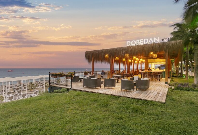 בית מלון כפרי Dobedan World Palace