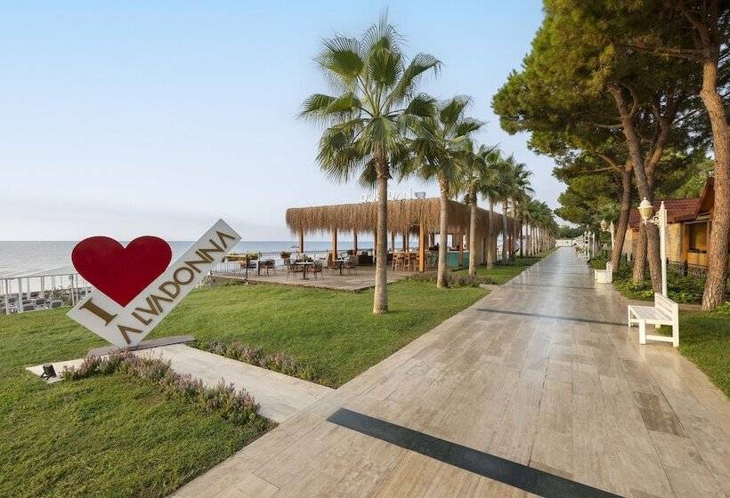 בית מלון כפרי Dobedan World Palace